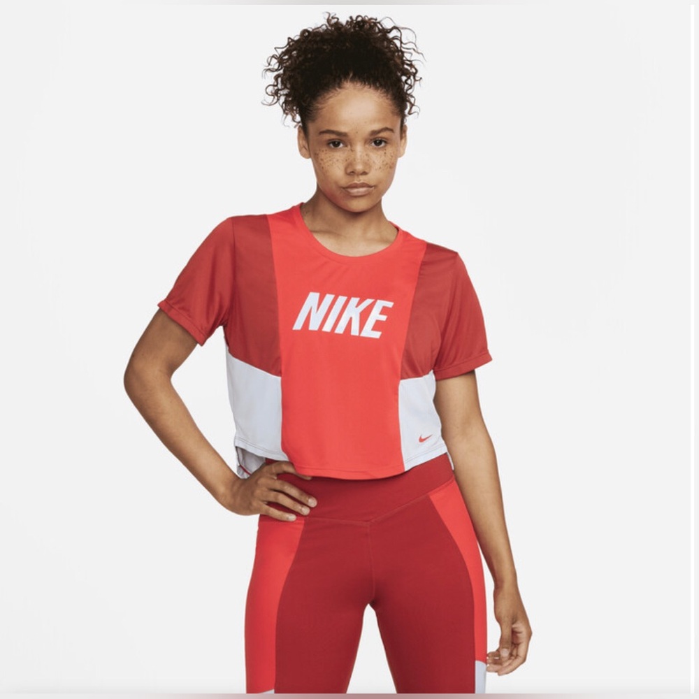 NWT Nike Dri-FIT One Women's Color-Block Short-Sleeve Training Crop Top